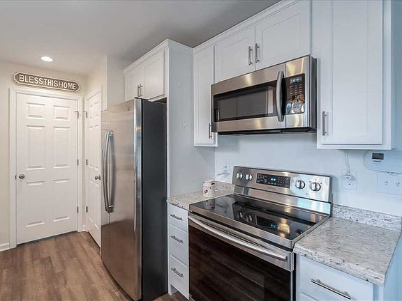 4th image of 248 Darenia Ln