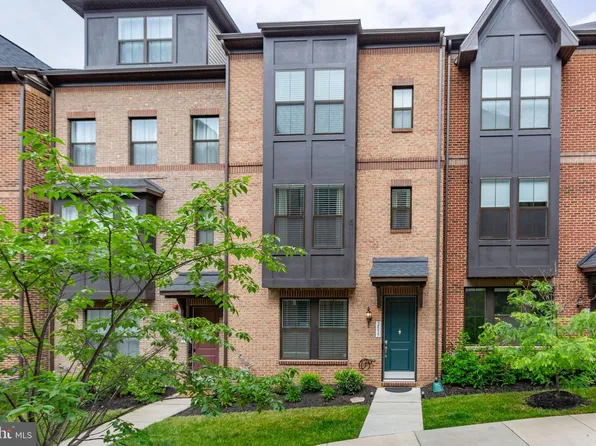 2837 Hokie Ln, Alexandria, VA 22306