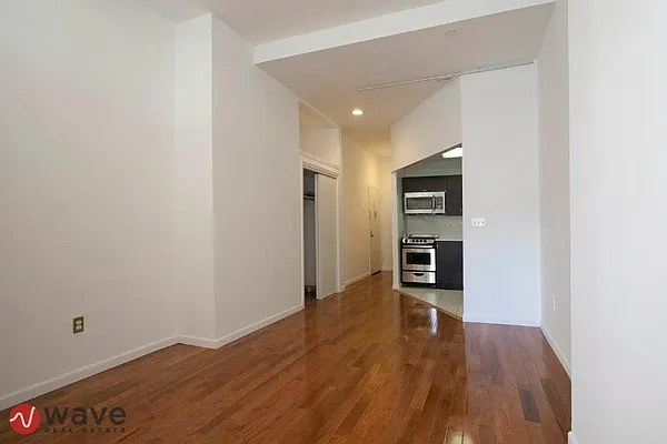 Rented by Wave Real Estate Group | media 15