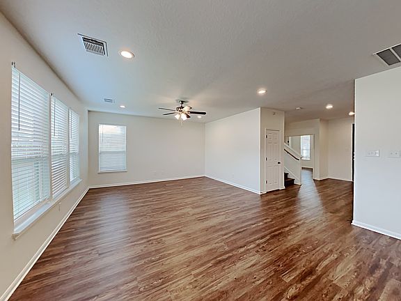 3rd image of 2918 Acorn Oaks Dr