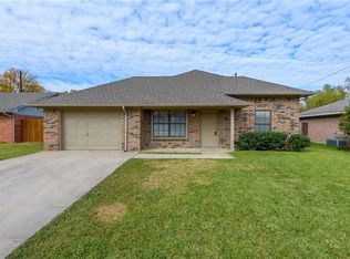 1603 Fairfield Cir, Sanger, TX 76266