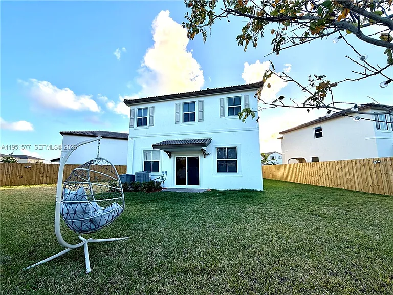 2661 SE 24th Ct — Photo 13