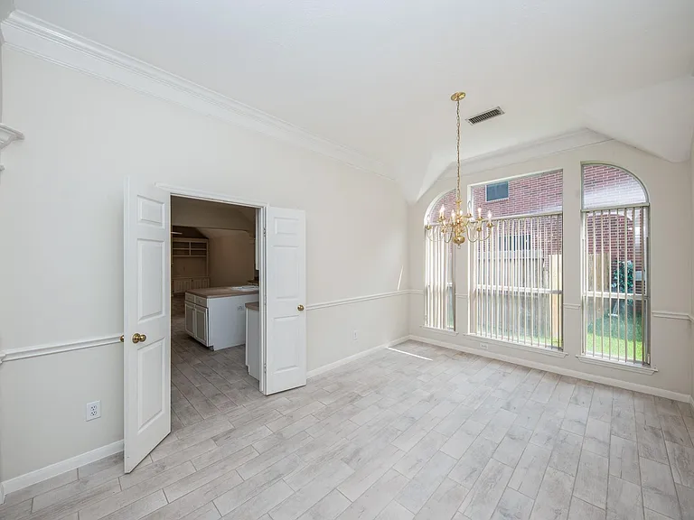 703 Acacia Pl — Photo 23