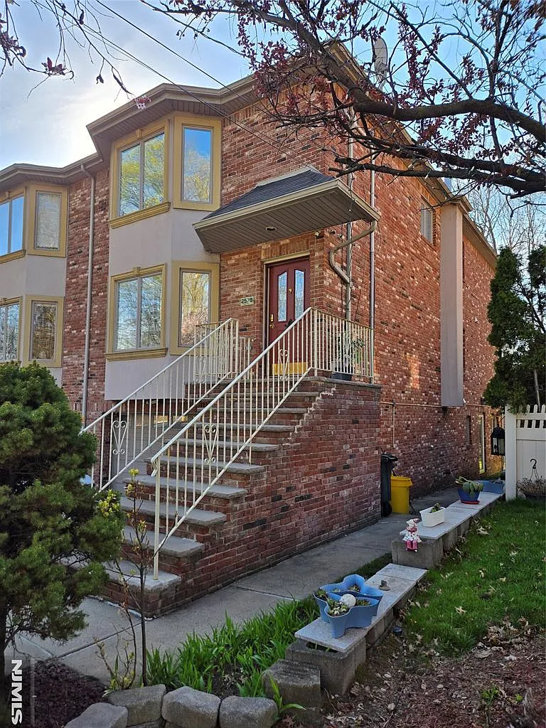 257B 5th St #2 photo 1