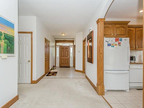 2nd image of 303 NE Eaglewood Dr