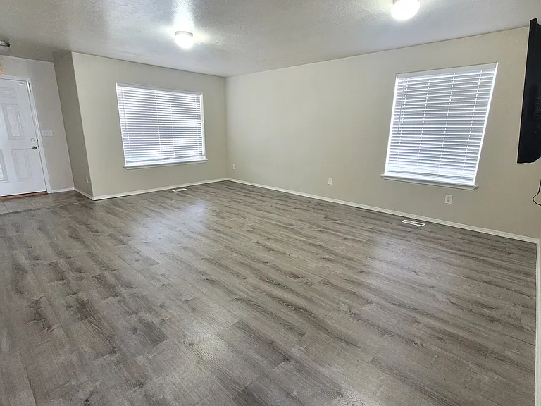 2556 E Copper Point — Photo 32