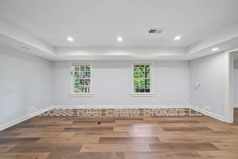 5 bed, 3.5 bath, 3796 sqft, $4,000 — Photo 4