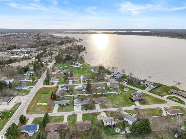 Lots 74 75 76 Sunnyside Dr, Cadillac, MI 49601