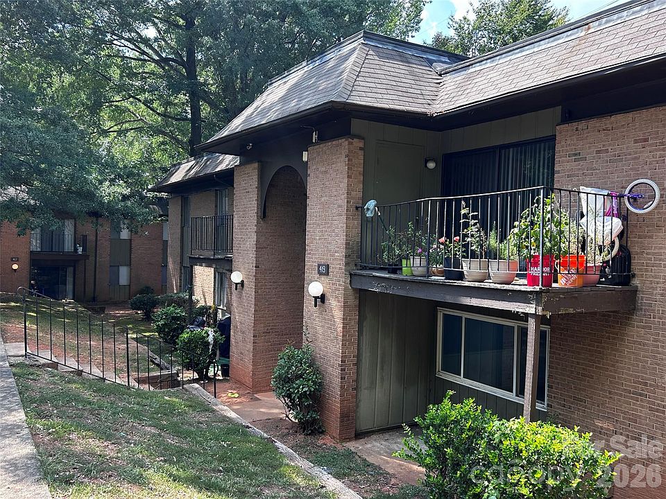 1st image of 419 Orchard Trace Ln