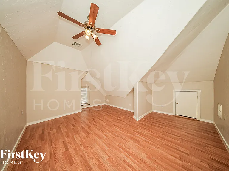 17205 Vitoria Dr — Photo 11