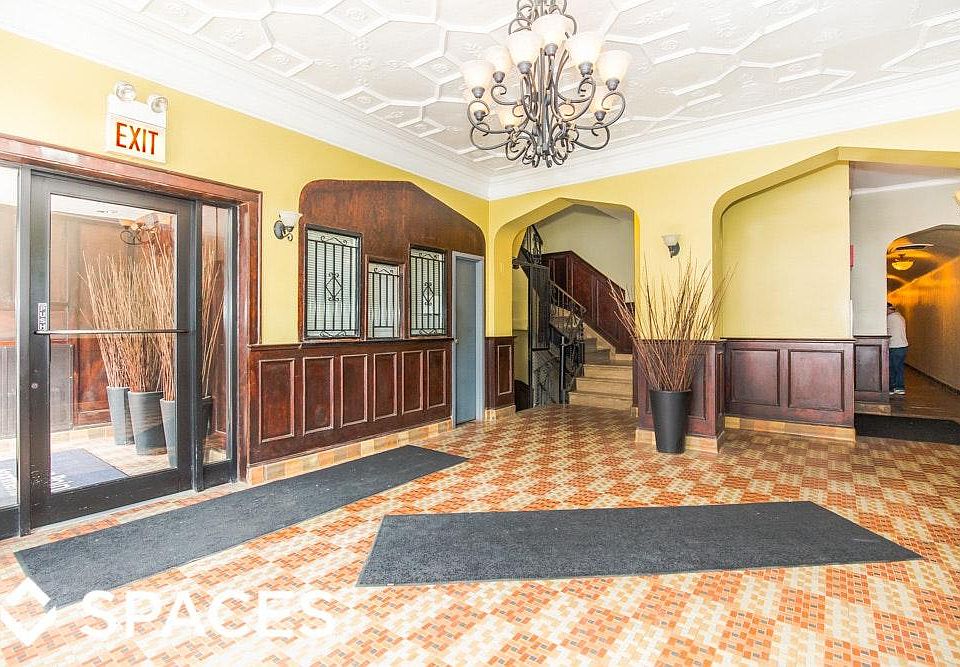 2nd image of 846 W Montrose Ave #31O