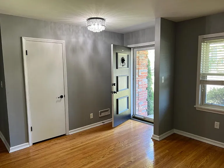 1502 Lynn Way — Photo 5