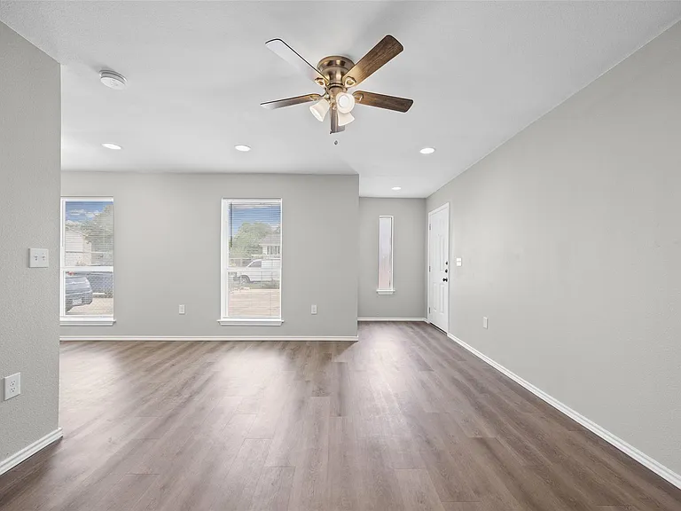2615 Ektom Dr #B — Photo 11