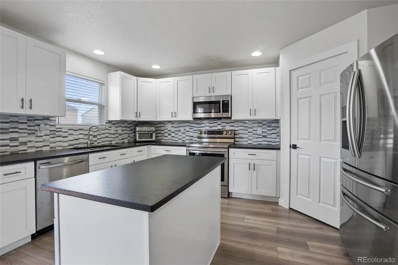 4 bed, 3139 sqft, $3,500 — Photo 2
