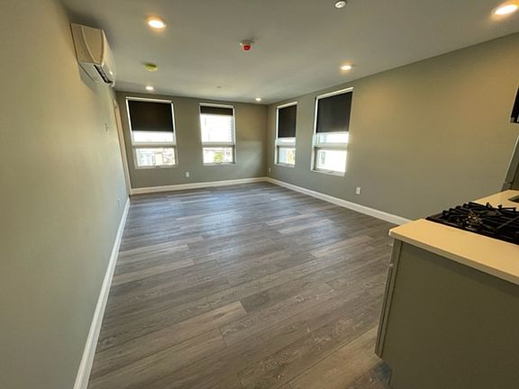 4th image of 180 Shirley Ave #205