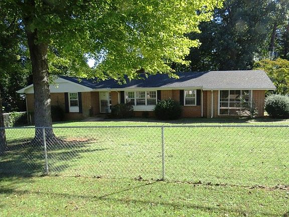 2nd image of 801 Parkview Ave