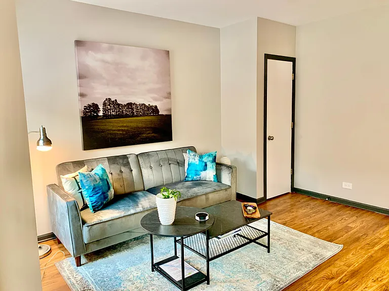 1059 W Cornelia Ave #2 — Photo 6