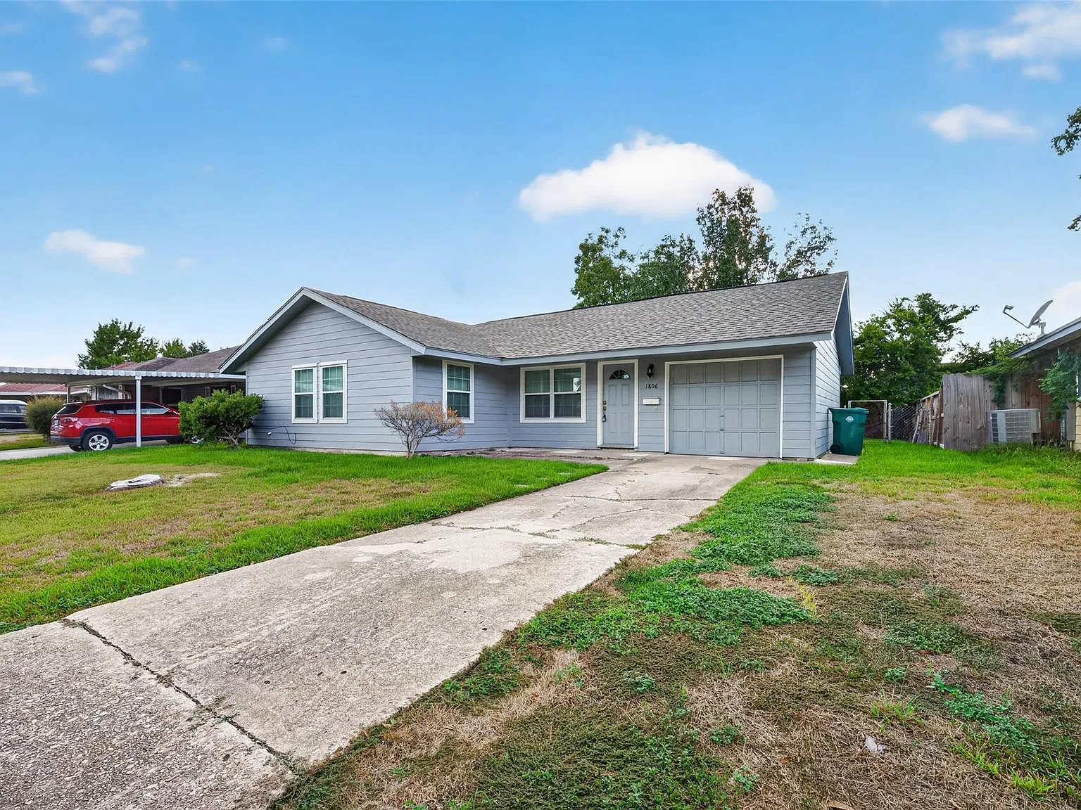 3 bed, 1.0 bath, 1164 sqft, $1,650 — Photo 2