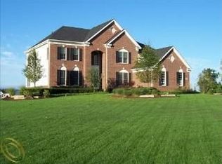 1940 Scenic Dr, Milford, MI