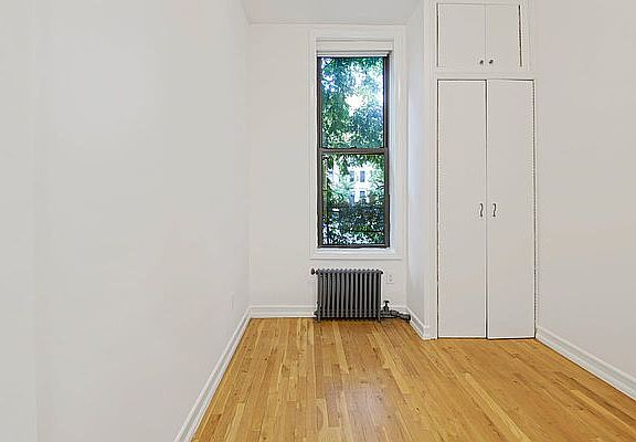 3rd image of 326 W 47th St #1C