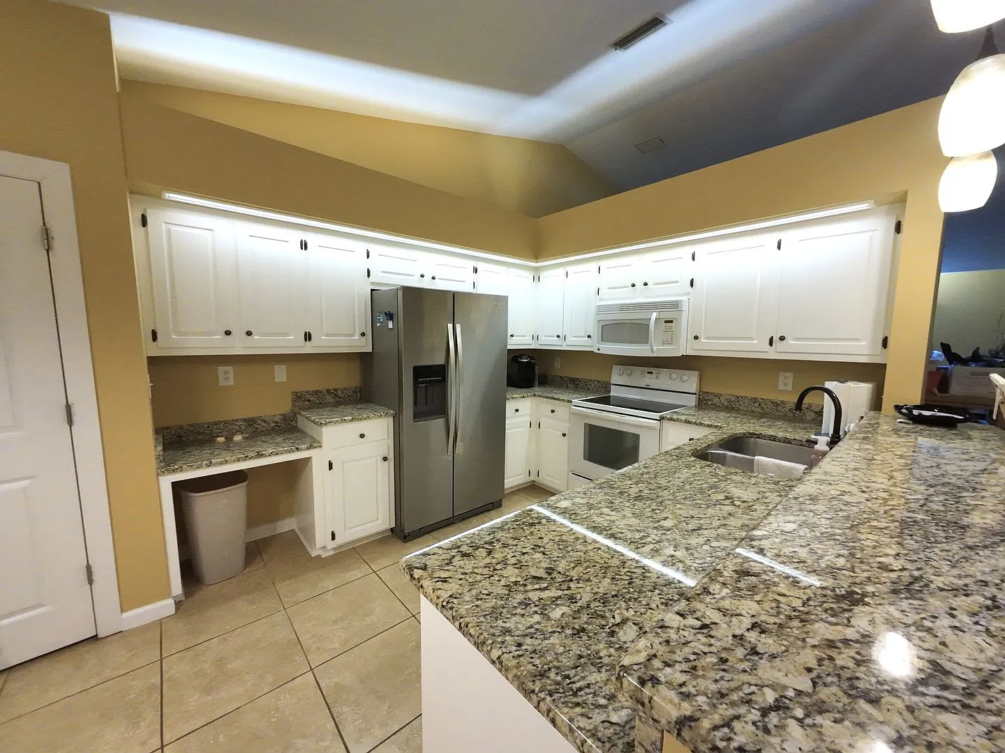 4/2 located in Ashmoor Place — Photo 2