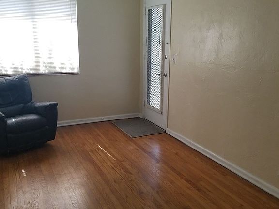 5th image of 15 SE 18th Ct APT 4