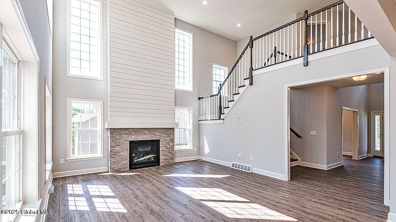 3rd image of 8 Indigo Court