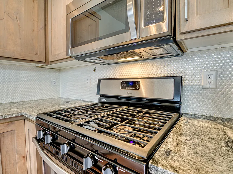1818 S Grant Ave — Photo 17