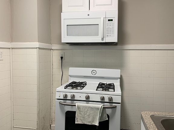 3rd image of 16416 Arcade Ave #2