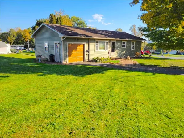 35 Hollywood Dr, Whitesboro, NY 13492
