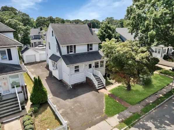 8 Leach Street, Lynbrook, NY 11563