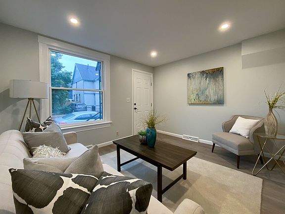 3rd image of 124 W Bayaud Ave