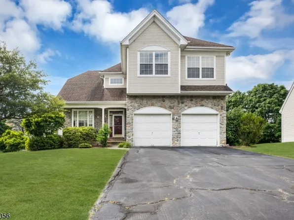 9 Hannah Ct, Whitehouse Station, NJ 08889