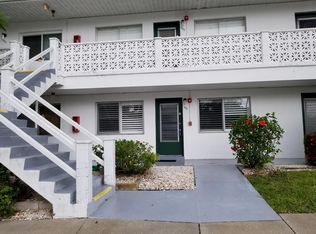8350 112th St APT 102, Seminole, FL 33772