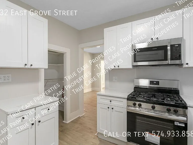 232 E Grove St — Photo 15