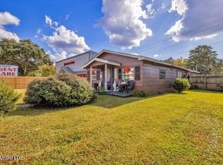 1807 School St, Ocean Springs, MS 39564
