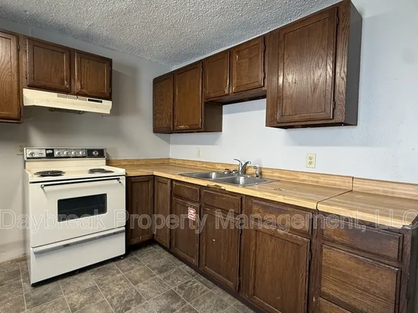 1235 11 1/2 St N, Fargo, ND