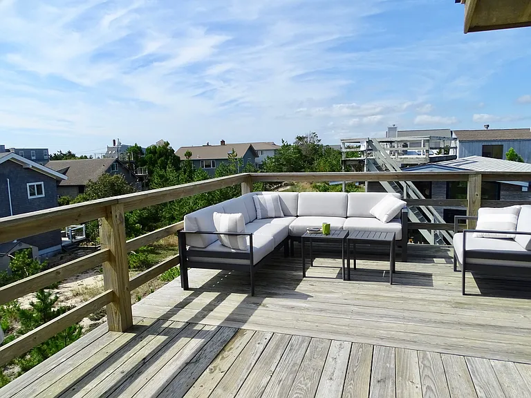 84 Osprey Rd — Photo 1