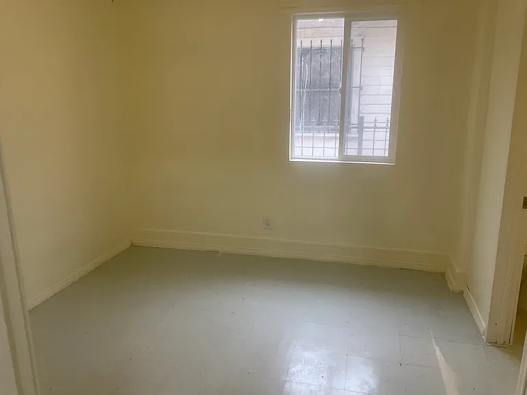 1412 W Jefferson Blvd — Photo 19