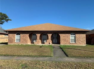 4735 Perelli Dr, New Orleans, LA 70127