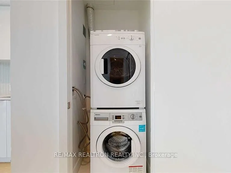 7 Grenville St #4207 — Photo 10