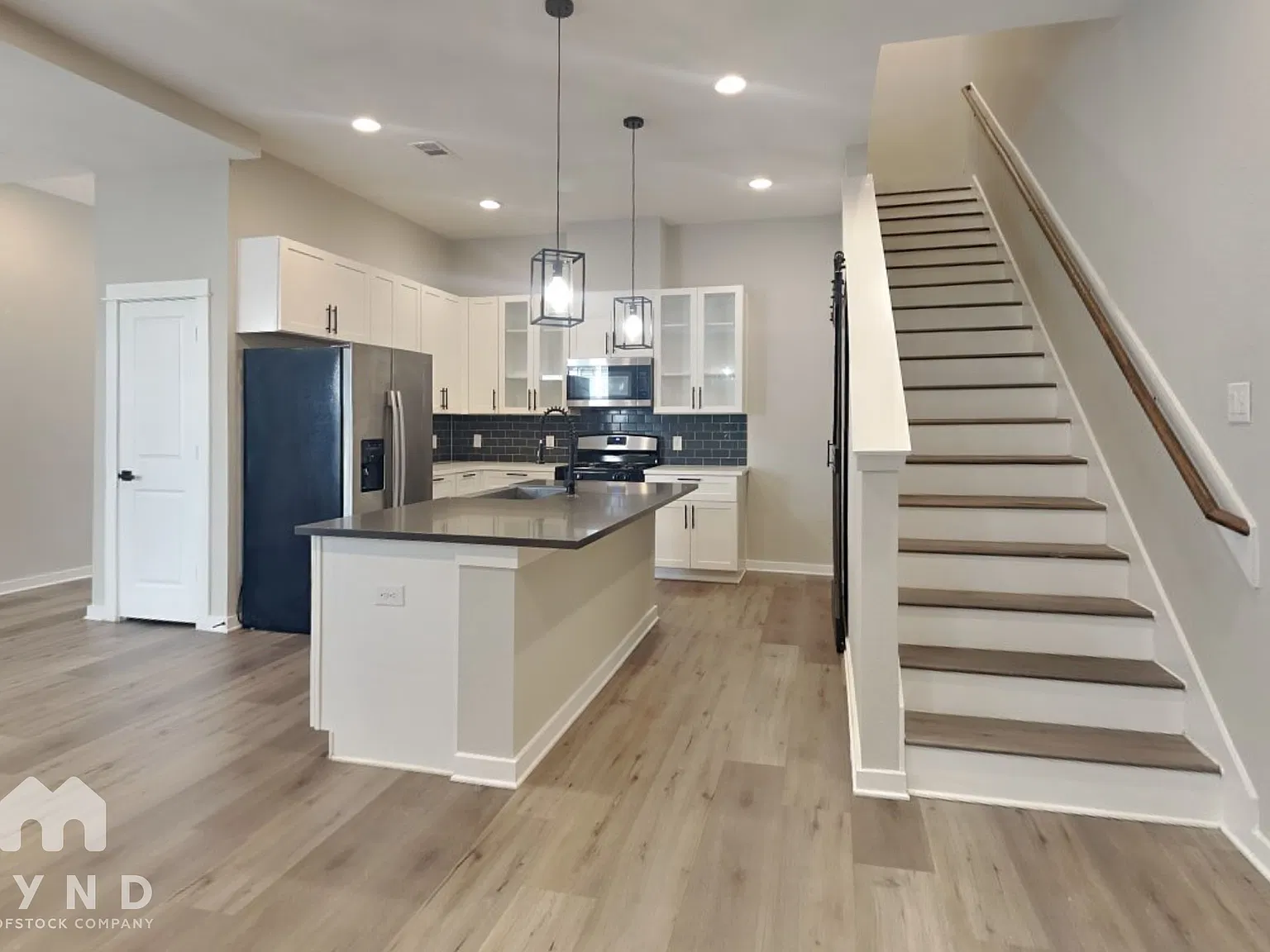 3 bed, 2.5 bath, 1694 sqft, $2,085 — Photo 3