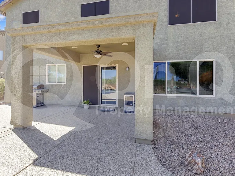 2561 N Hawthorn Dr — Photo 50