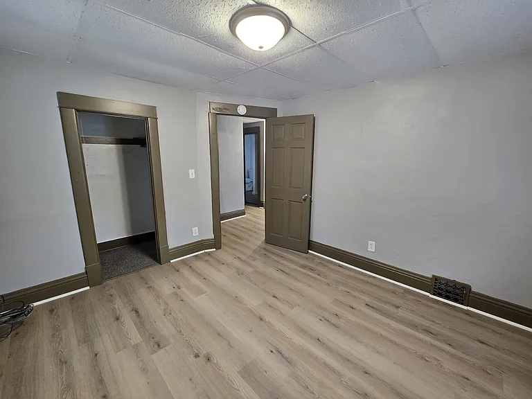 419 Bratnober St — Photo 16