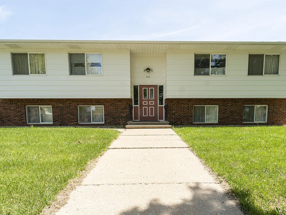 610 2nd Ave #4
