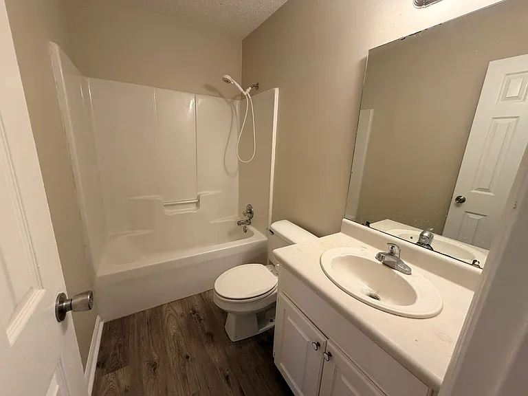4104 Bridle Ridge Dr — Photo 8