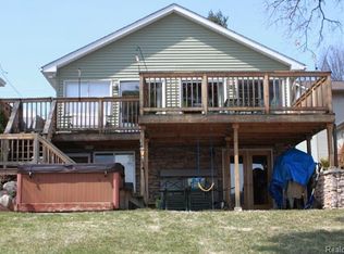 1341 Beach Dr, Lake Orion, MI 48360