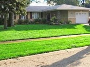 494 Lilac Ln, Elk Grove Village, IL 60007