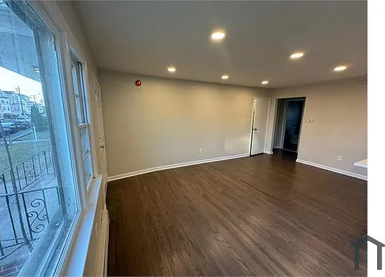 Building Photo 3