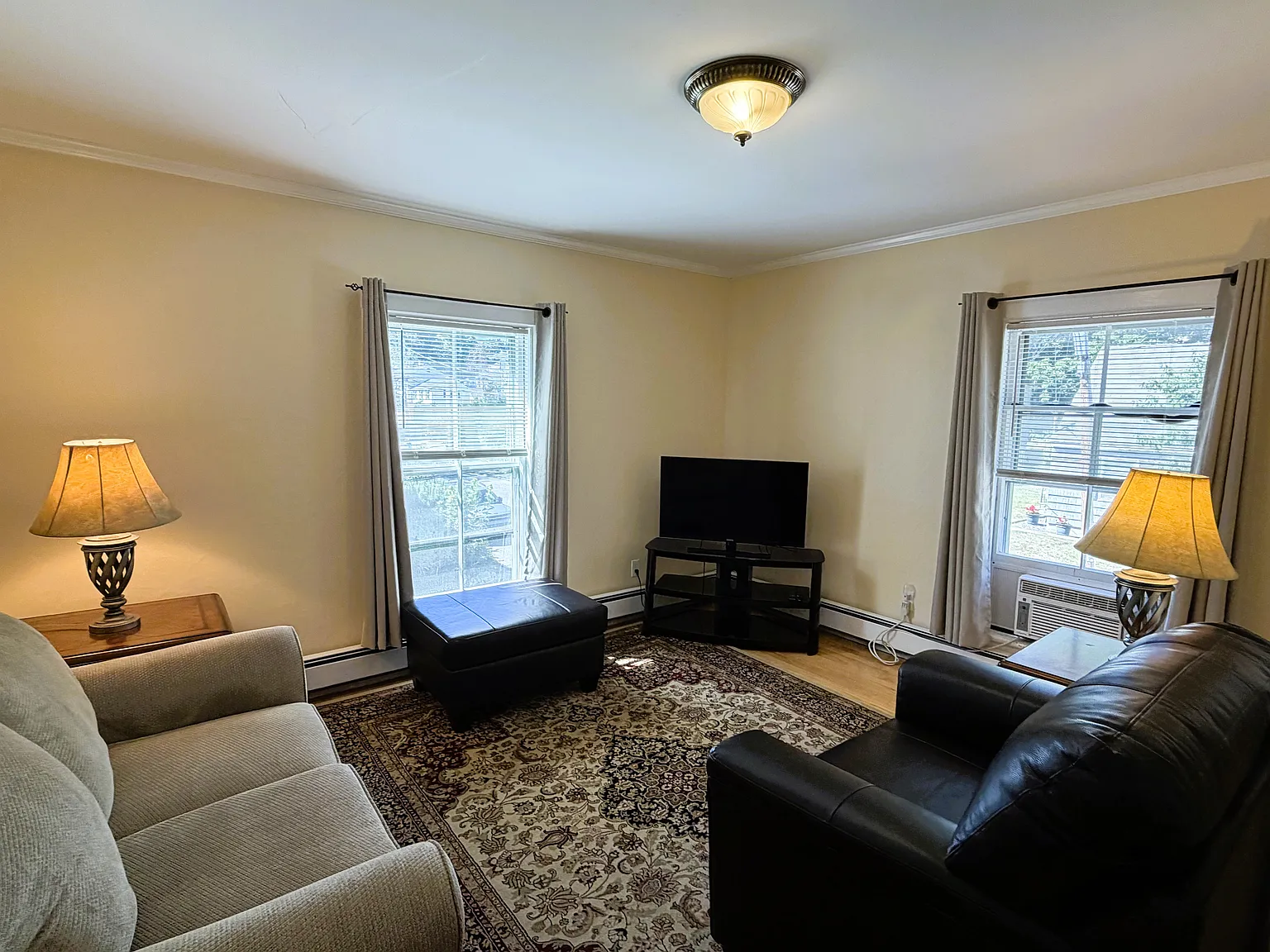 2 bed, 900 sqft, $1,950 — Photo 2